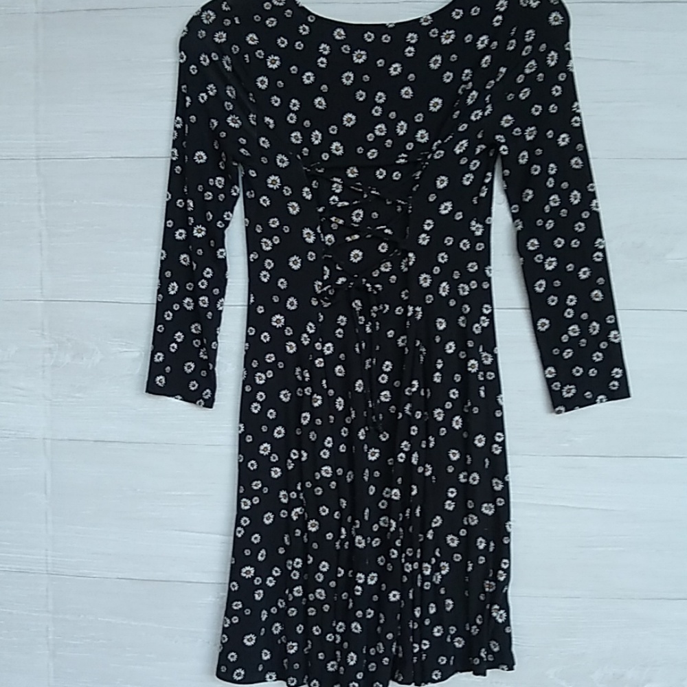Forever 21 Black Daisy Form Fitting Flowy (Skirt) Dress Like New! - Picture 7 of 8